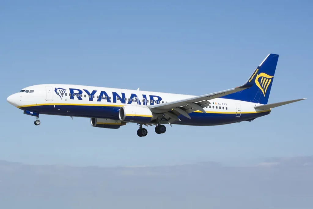 Ryanair переходит на электронные билеты: новые правила посадки
