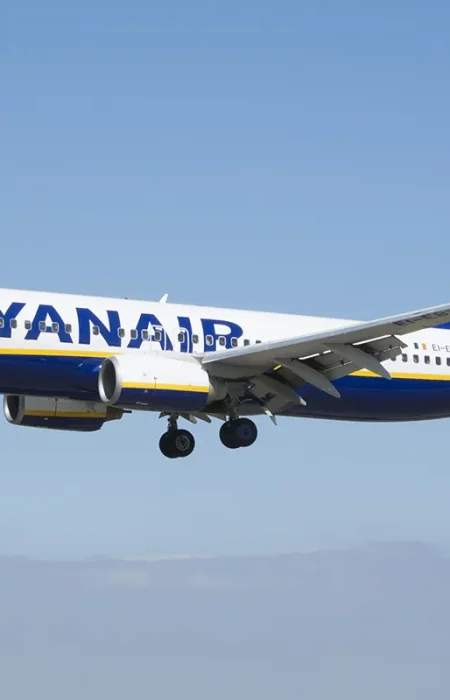 Ryanair переходит на электронные билеты: новые правила посадки