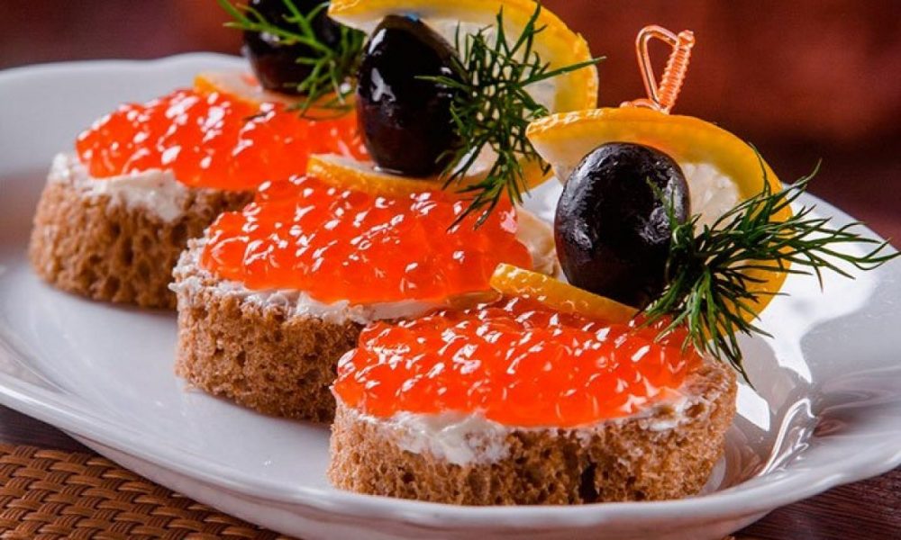 Когда лучше покупать продукты на Новый год, чтобы не переплатить