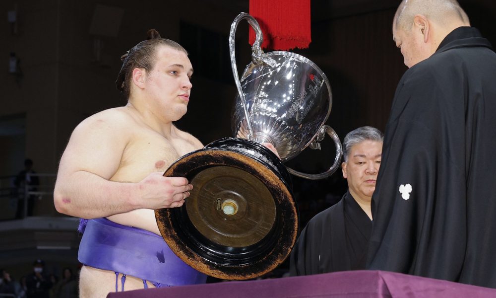 Украинский сумоист Данило Явгусишин выиграл Кубок Императора на Kyushu Basho 2025: что известно о спортсмене