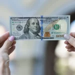 Сколько будет стоить доллар в декабре: прогноз курса и сценарии для гривны