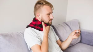 Что лучше при боли в горле — спрей, пастилки или полоскание: мнение врача