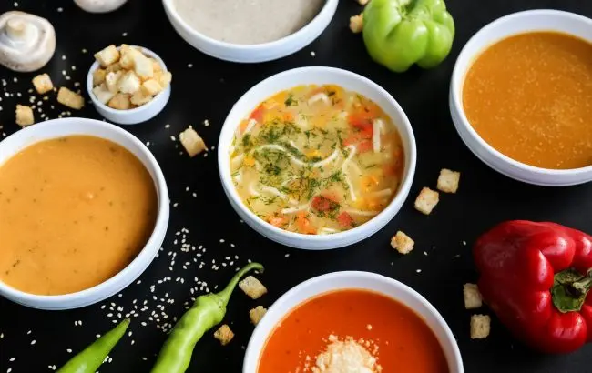 Легкий суп для разгрузки после праздников: вкусный и быстрый рецепт