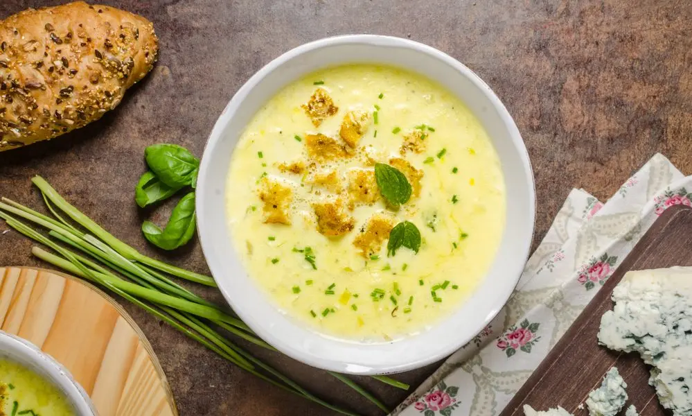 Легкий суп для разгрузки после праздников: вкусный и быстрый рецепт