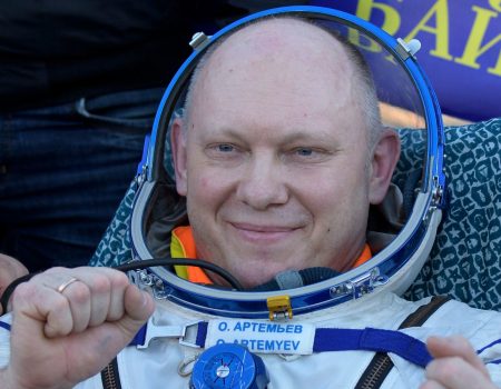 Российский космонавт Олег Артемьев отстранён от полёта SpaceX после скандала: что произошло