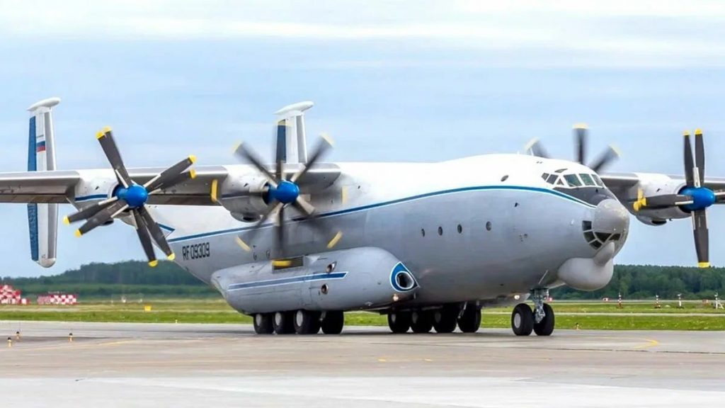 В России разбился военный транспортный самолет Ан-22 «Антей»: что о нем известно и для чего его использовали В России разбился военный транспортный самолет Ан-22 "Антей": для чего россияне использовали этот самолет