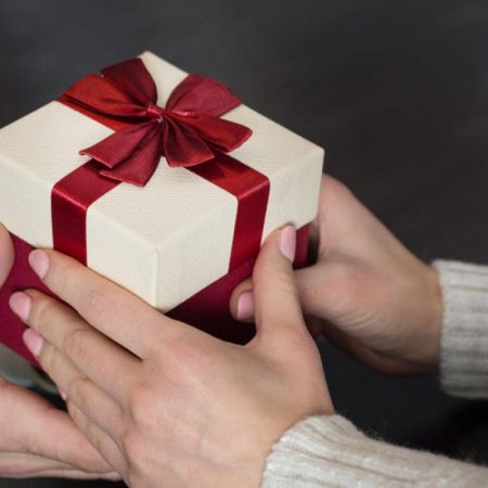 Как выбрать идеальный подарок: лучшие универсальные идеи для любого человека