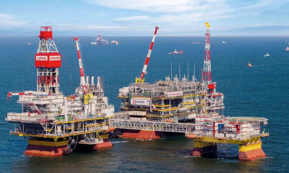 Украина впервые поразила нефтедобывающую платформу РФ в Каспийском море: почему это важно