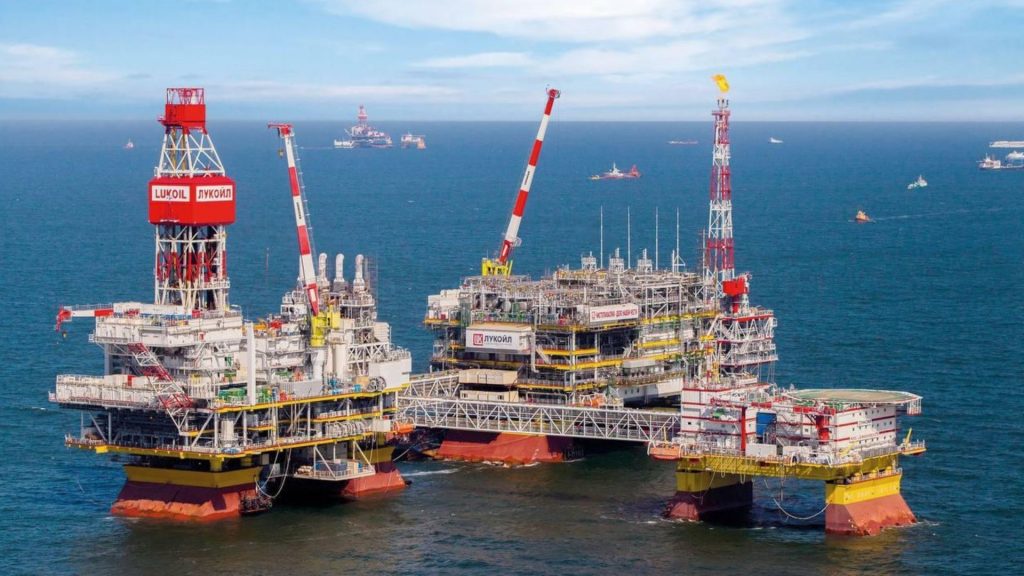 Украина впервые поразила нефтедобывающую платформу РФ в Каспийском море: почему это важно