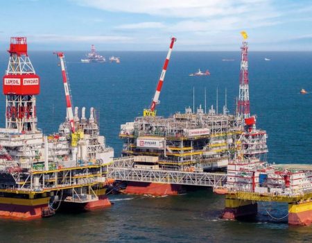 Украина впервые поразила нефтедобывающую платформу РФ в Каспийском море: почему это важно