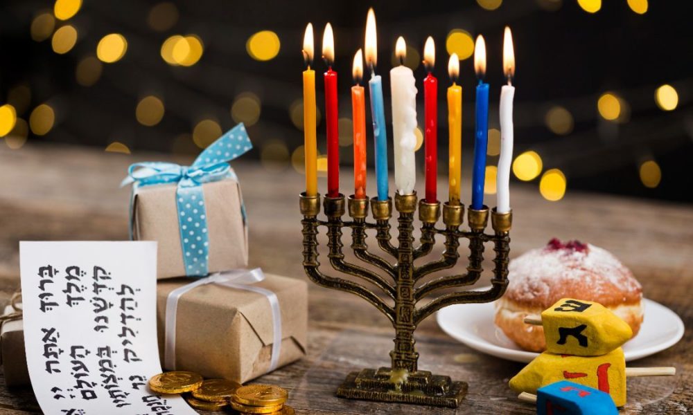 Поздравляем с Ханукой 2025: теплые поздравления своими словами, смс и открытки