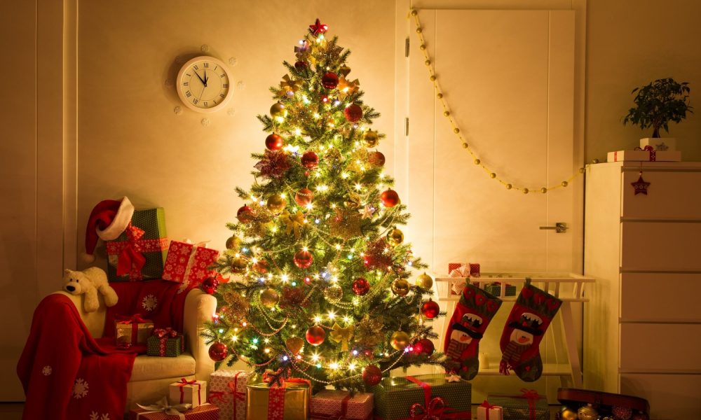 Почему мы украшаем ёлку на Рождество: ПЦУ объяснила символику традиции