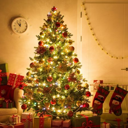 Почему мы украшаем ёлку на Рождество: ПЦУ объяснила символику традиции