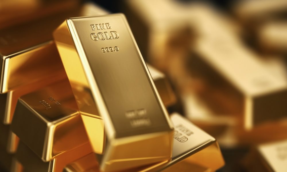 Цена золота впервые достигла рекордного уровня: что происходит на рынке