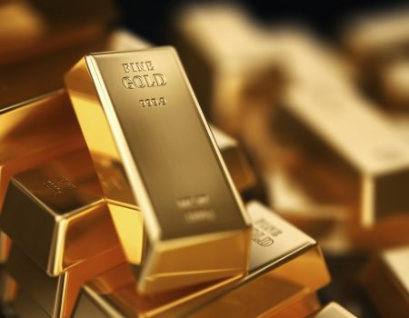 Цена золота впервые достигла рекордного уровня: что происходит на рынке