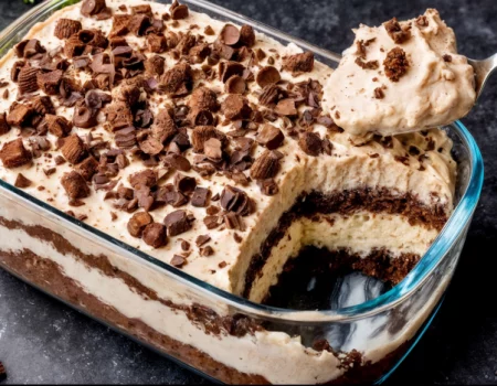 Рецепт быстрого и легкого торта из молока и печенья без выпечки: пошаговое руководство