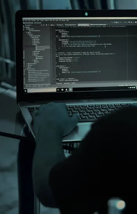 Украинцев предупреждают о мошенниках с «промокодами» на топливо: как не попасться на крючок