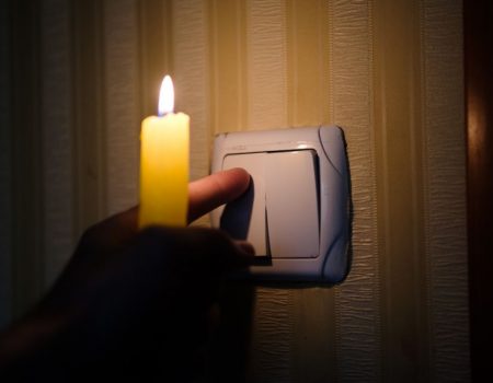 Отключения света в Полтавской области 8 января: полный график по очередям