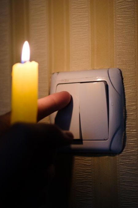 В «Полтаваоблэнерго» опубликовали графики отключений света на 27 января: часы и очереди