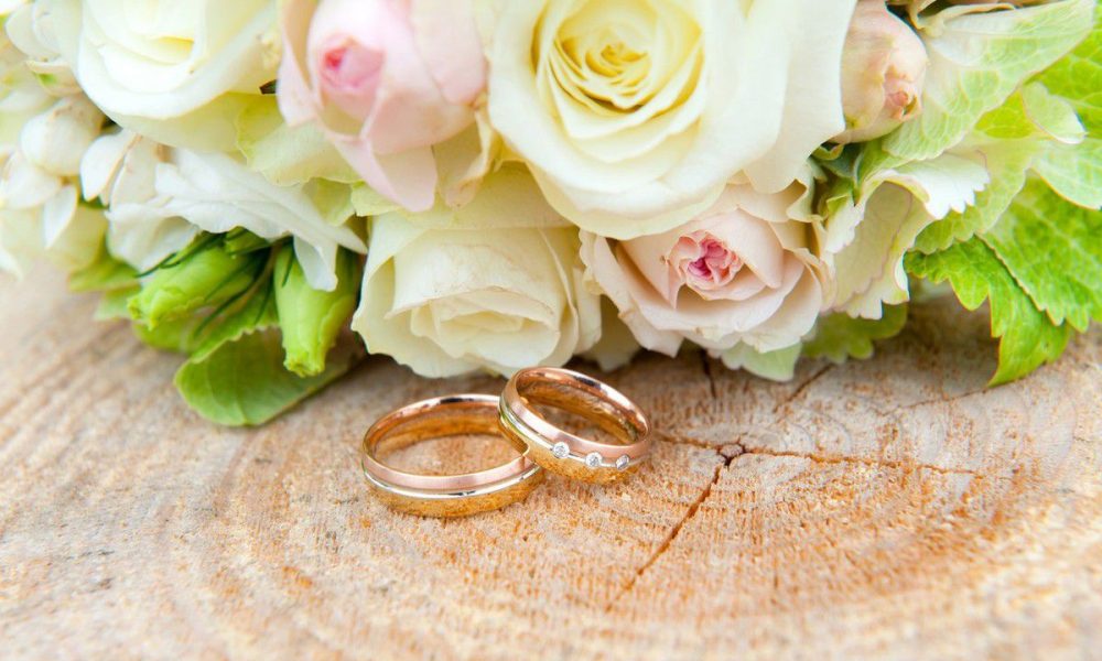 15 лет свадьбы — стеклянная (хрустальная) годовщина: теплые поздравления своими словами и красивые открытки