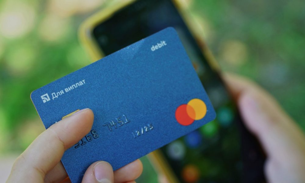 Как заказать банковскую карту ПриватБанк через интернет с доставкой