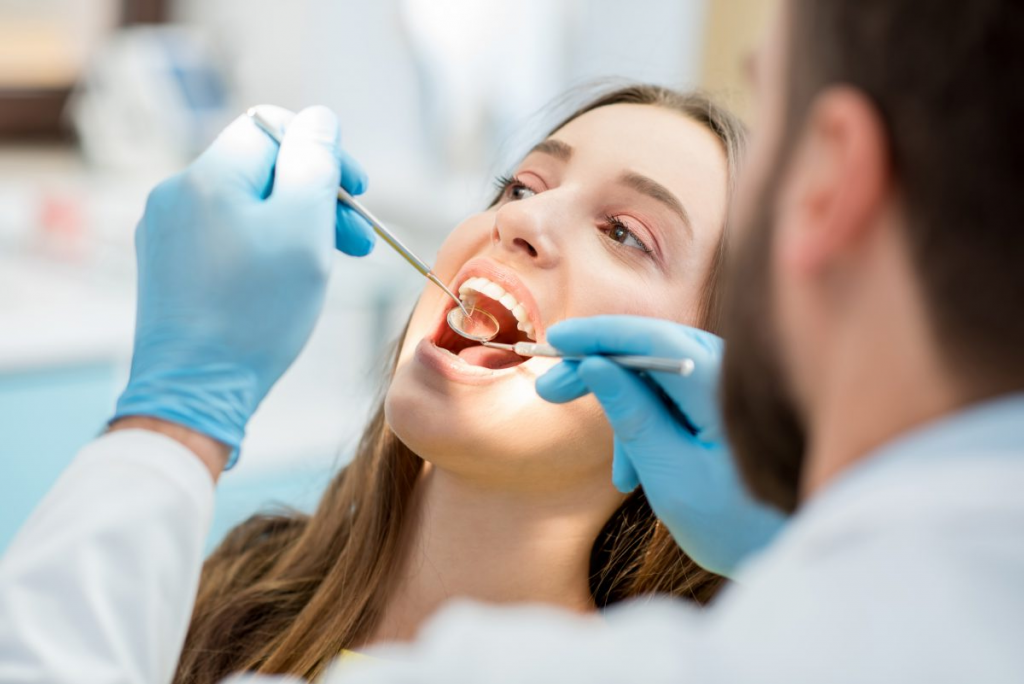 Когда стоит удалять зубы мудрости: причины, осложнения и советы стоматолога