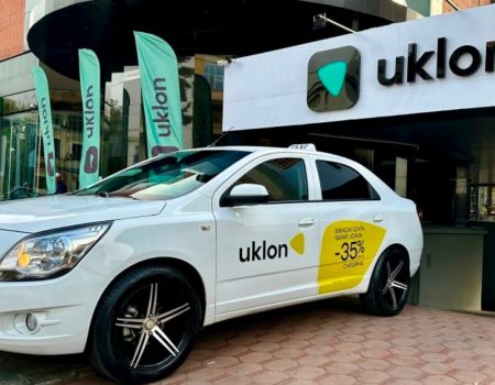 В Украине готовят новые требования для таксистов в 2026 году: сертификаты, QR-коды и стаж — подробности