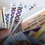 Кто получит досрочную пенсию и надбавку более 900 грн в Украине в 2026 году