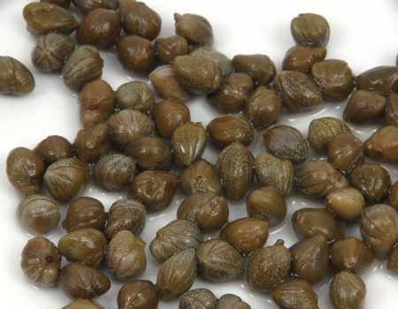 Чем полезны каперсы и как их правильно употреблять