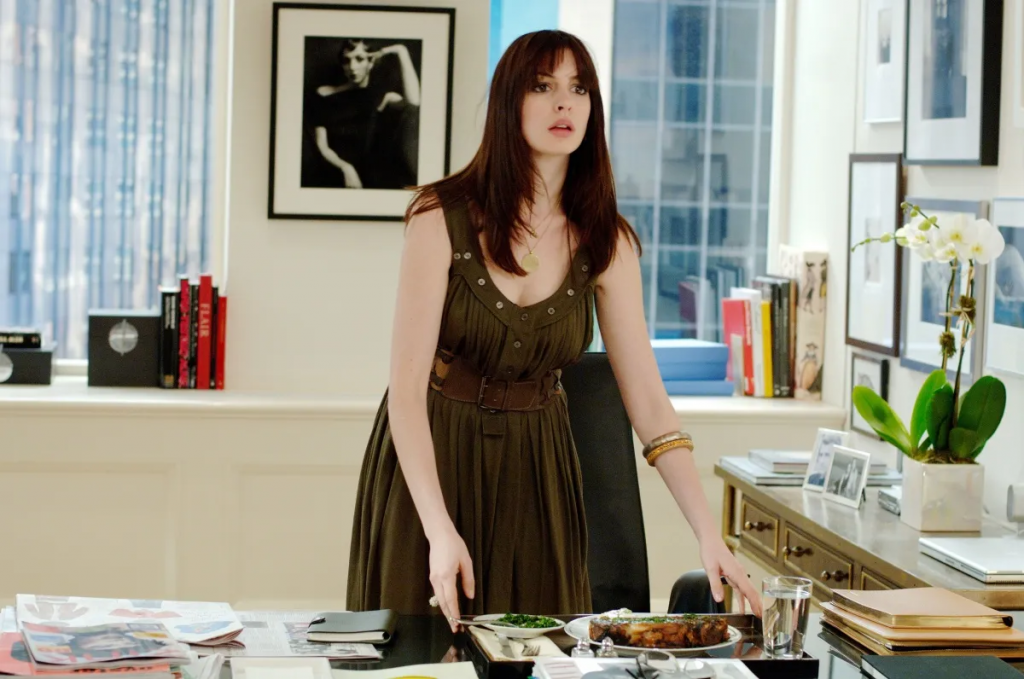 «Дьявол носит Prada» 2: дата выхода, актеры и неожиданные факты о фильме (ТРЕЙЛЕР)