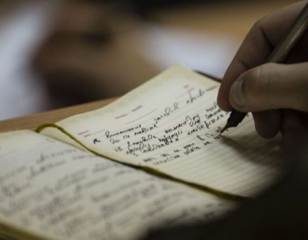 Как правильно писать: «сдача» или «здача»?