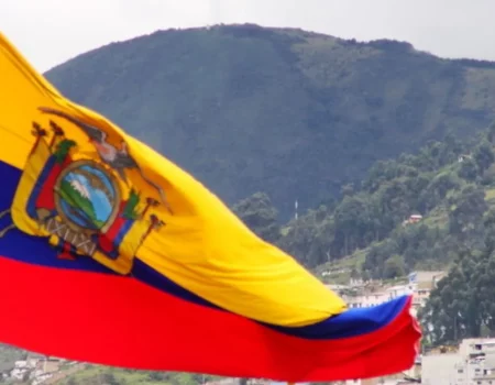 Куда обращаться украинцам в Эквадоре: контакты посольства, консульства и экстренные номера