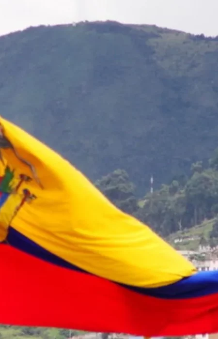 Куда обращаться украинцам в Эквадоре: контакты посольства, консульства и экстренные номера