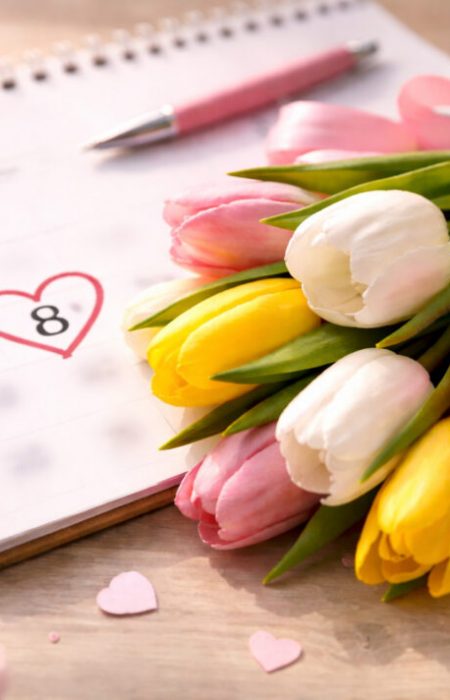 Как оригинально поздравить женщин с 8 марта: душевные пожелания, стихи и красивые картинки