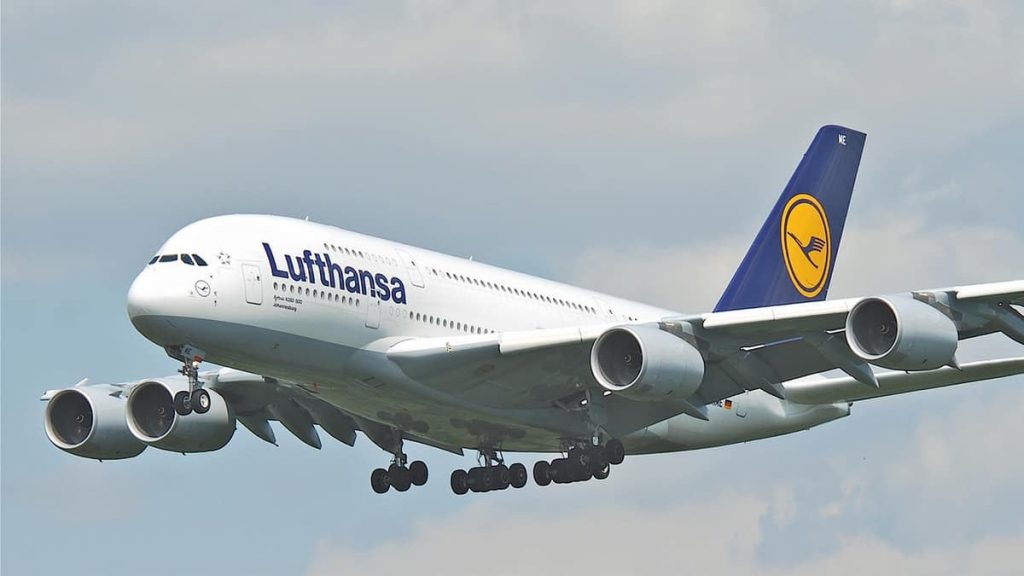 Пилоты Lufthansa объявили двухдневную забастовку: какие рейсы из Германии отменят и что делать пассажирам