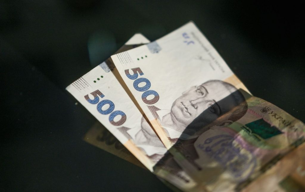 До 3500 грн на ребенка: как оформить государственную помощь, если отец не платит алименты