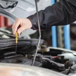 Как правильно заменить масло в авто в домашних условиях: подробное руководство