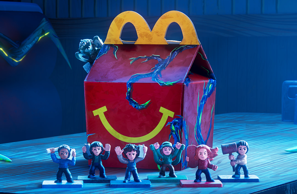 McDonald’s запускает в Украине новый Happy Meal по мотивам сериала «Очень странные дела»: когда старт и что внутри