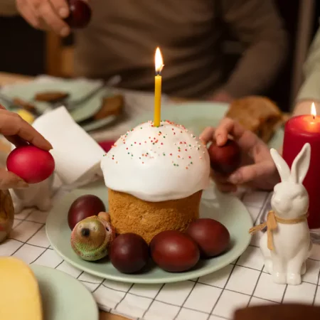 Поздравления с Пасхой 2026: лучшие пожелания в стихах и прозе для родных