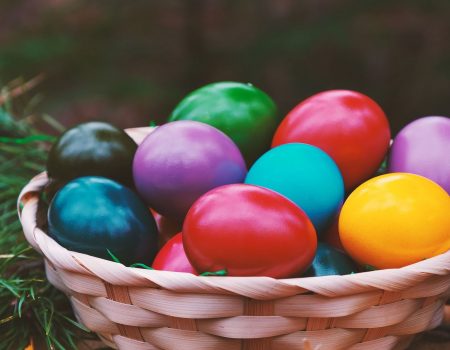 Как покрасить яйца на Пасху, чтобы цвет получился ярким и ровным: 10 лучших способов