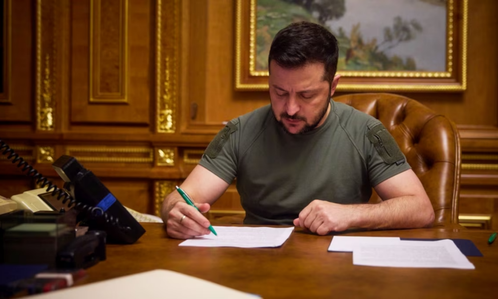 Зеленский подписал закон об антисемитизме: что это значит и какое наказание грозит