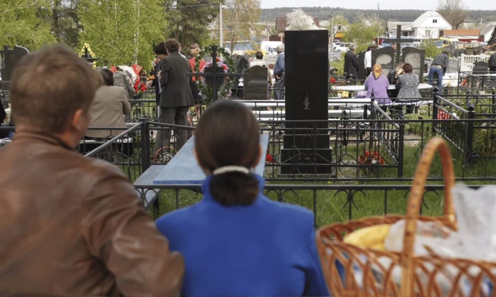 Радоница 2026: что это за день, как поминают усопших в Украине и что запрещено делать