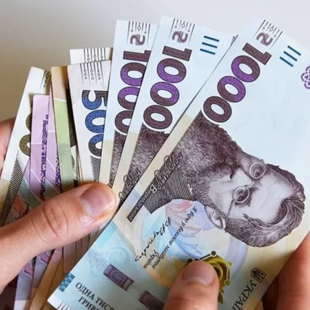 Выплата пенсии под угрозой: кому из украинцев нужно срочно обратиться в ПФУ