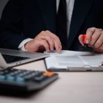 Украинцам за границей могут приостановить помощь в 2026 году: какую справку нужно срочно оформить