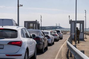 Топливный кризис и закрытые мосты: что происходит в Крыму после новых ударов ВСУ
