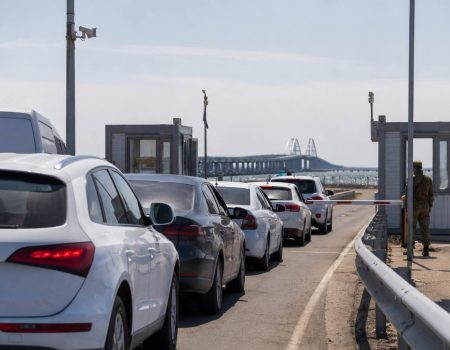 Топливный кризис и закрытые мосты: что происходит в Крыму после новых ударов ВСУ