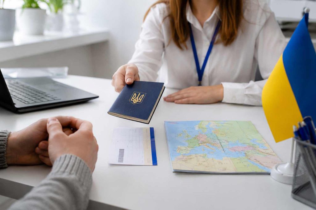 Как вернуться в Украину с просроченным паспортом: страны, документы и возможные штрафы 2026 Как вернуться в Украину с просроченным паспортом: страны, документы и возможные штрафы 2026