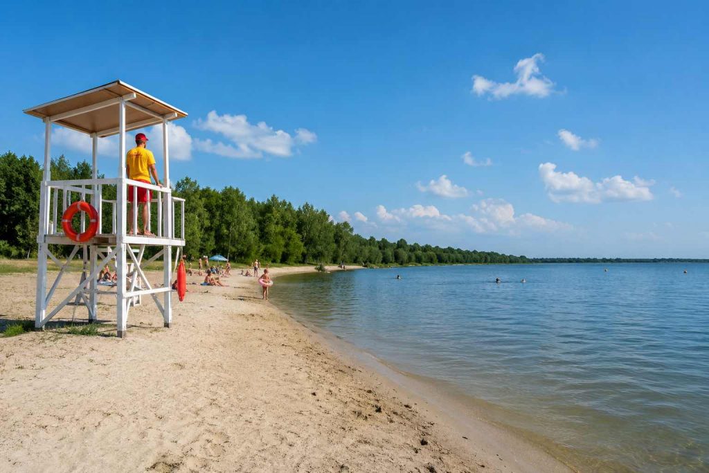 Где можно купаться в Украине в 2026 году: список безопасных пляжей по областям