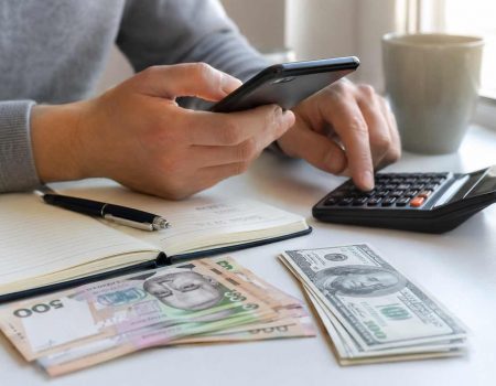 Курс доллара на выходные 20–21 июня: сколько стоит валюта и ждать ли нового роста