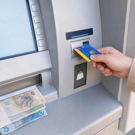 Как в Польше снять деньги с украинской карты: подробная инструкция и комиссии